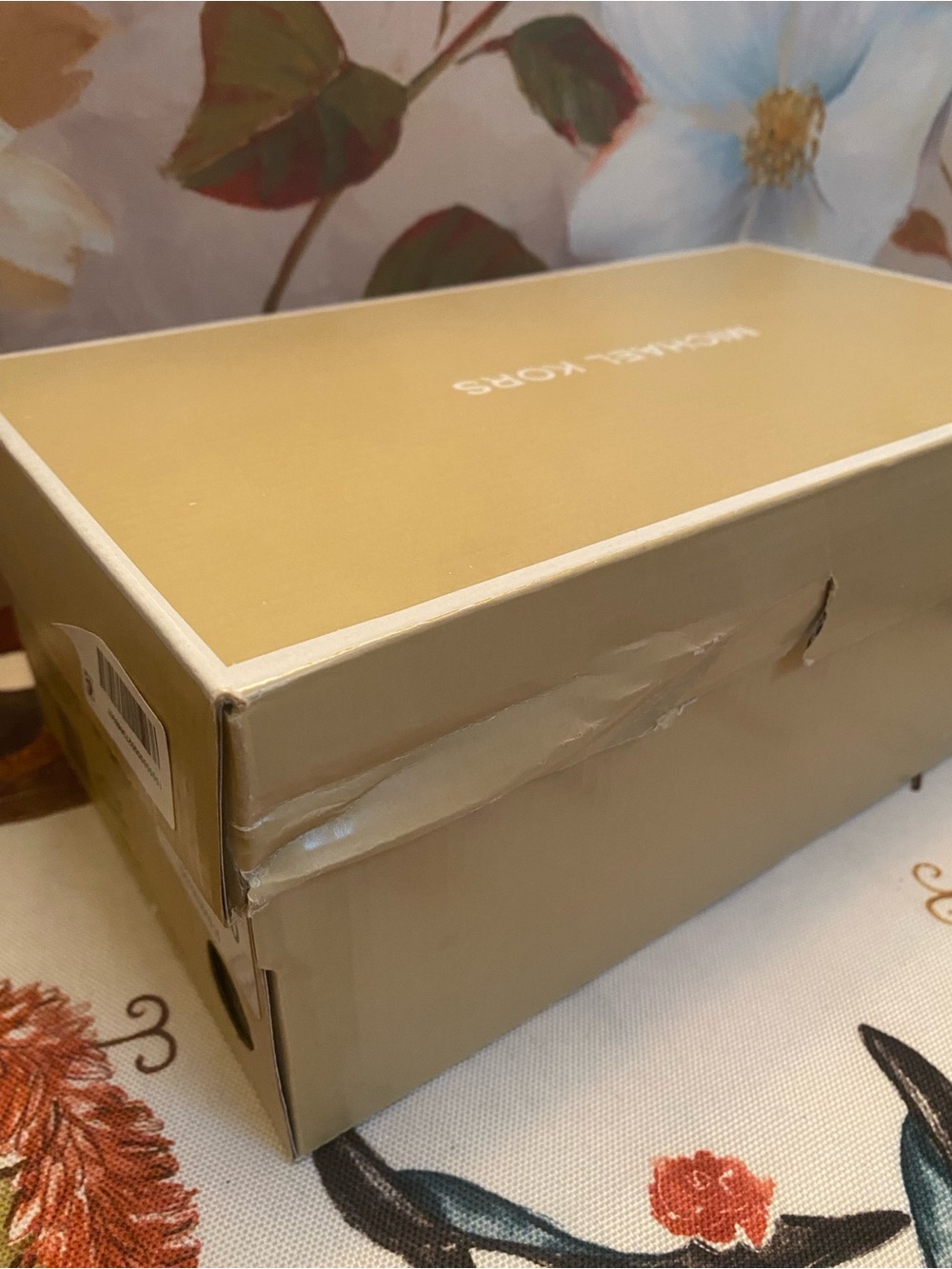 Michael Kors Gold T-Strap Leather “Jilly Flat” Sandals, Sz. 6m, New in Box - Picture 11 of 11
